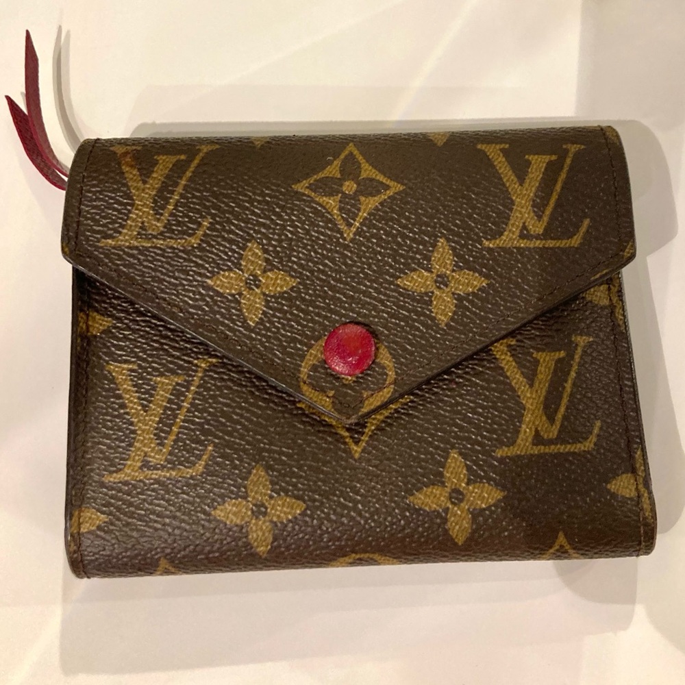 SOLD❤️100% automatic Louis Vuitton wallet Monogram Victorine Wallet Fuchsia